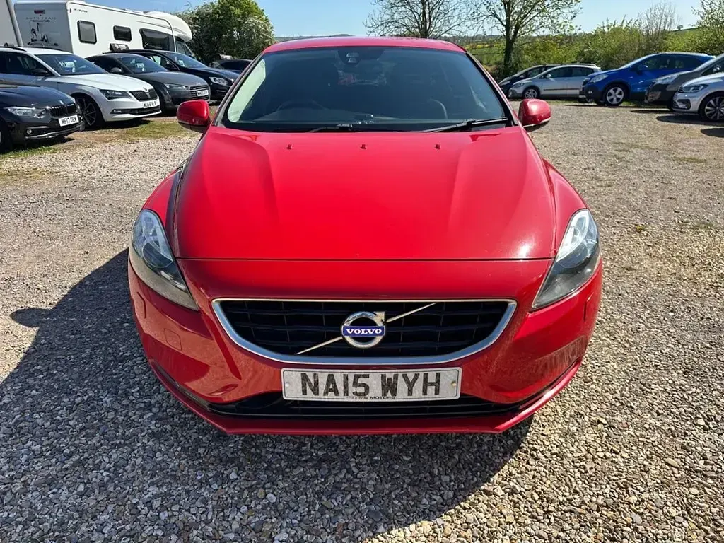 Begagnad Volvo V40 SE Lux 190 HK (139 kW) 2015 Röd Halvkombi