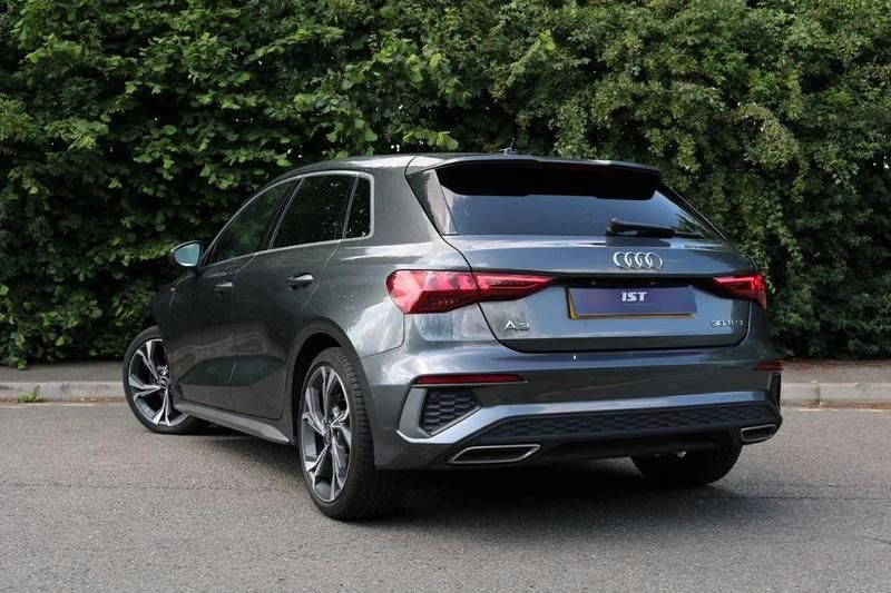 Używany Audi A3 S-Line 2023 Szary Sedan/Limuzyna