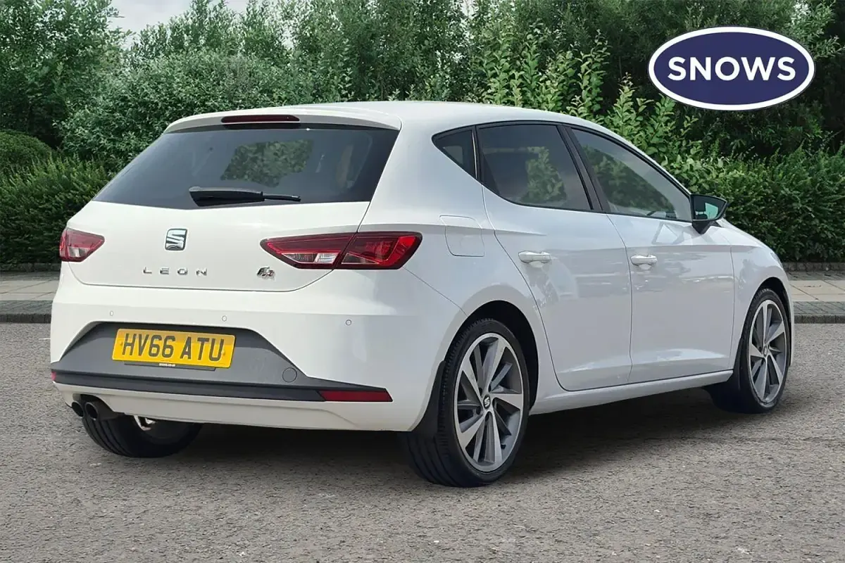 Used Seat Leon FR 150 HP (110 kW) 2016 White