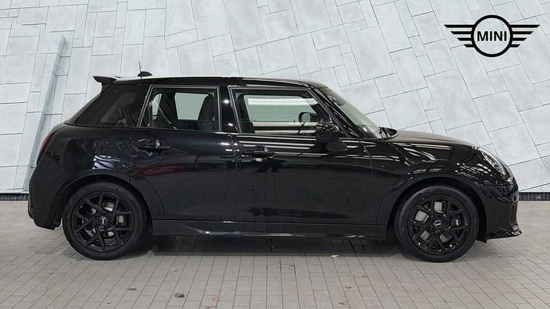 Used Mini Cooper Hatch 113 kW (154 HP) 2025 Black Hatchback