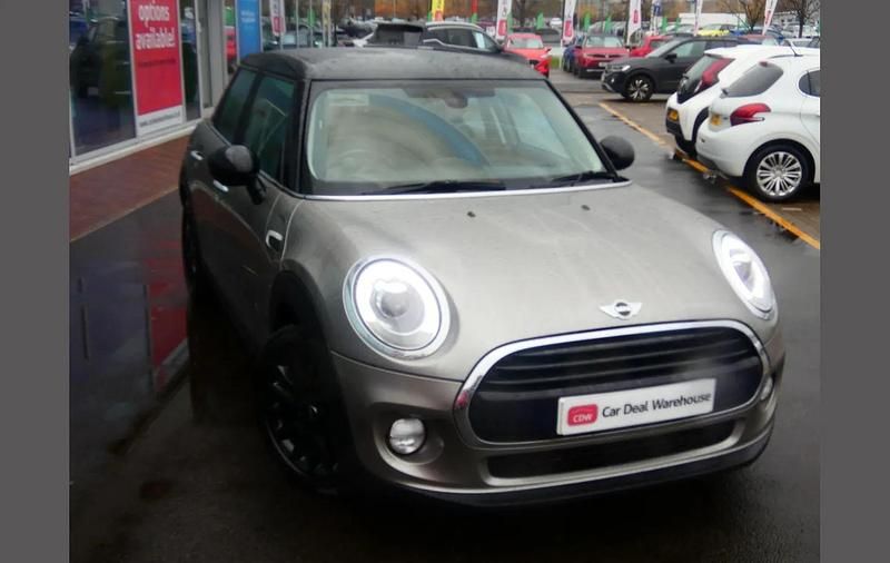 Silver Used 2017 Mini Cooper Hatch Hatchback | £7,799 (Fair price) - Image 1/4