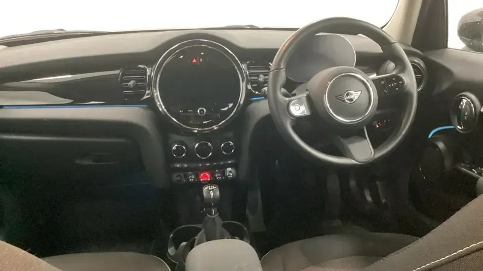 Used Mini Cooper Classic 134 HP (98 kW) 2023 Green Hatchback