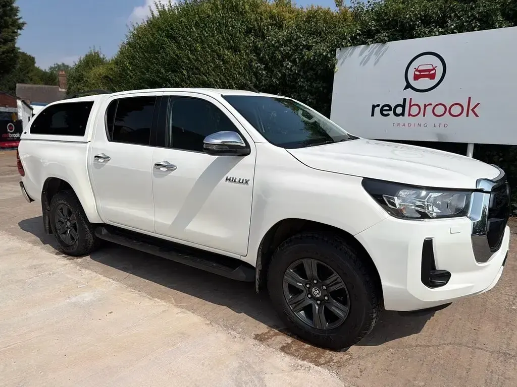 Used Toyota HiLux 150 HP (110 kW) 2021 White Pickup