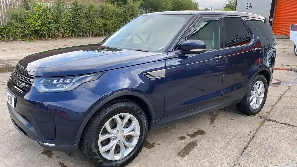Used Land Rover Discovery 5 SE 258 HP (189 kW) 2018 Blue SUV