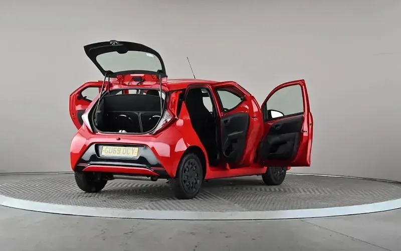 Used Toyota Aygo X-play 72 HP (52 kW) 2020 Red Hatchback