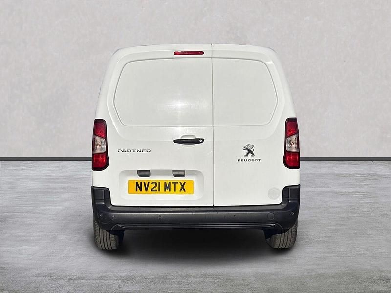 Used Peugeot Partner 131 HP (96 kW) 2021 White MPV