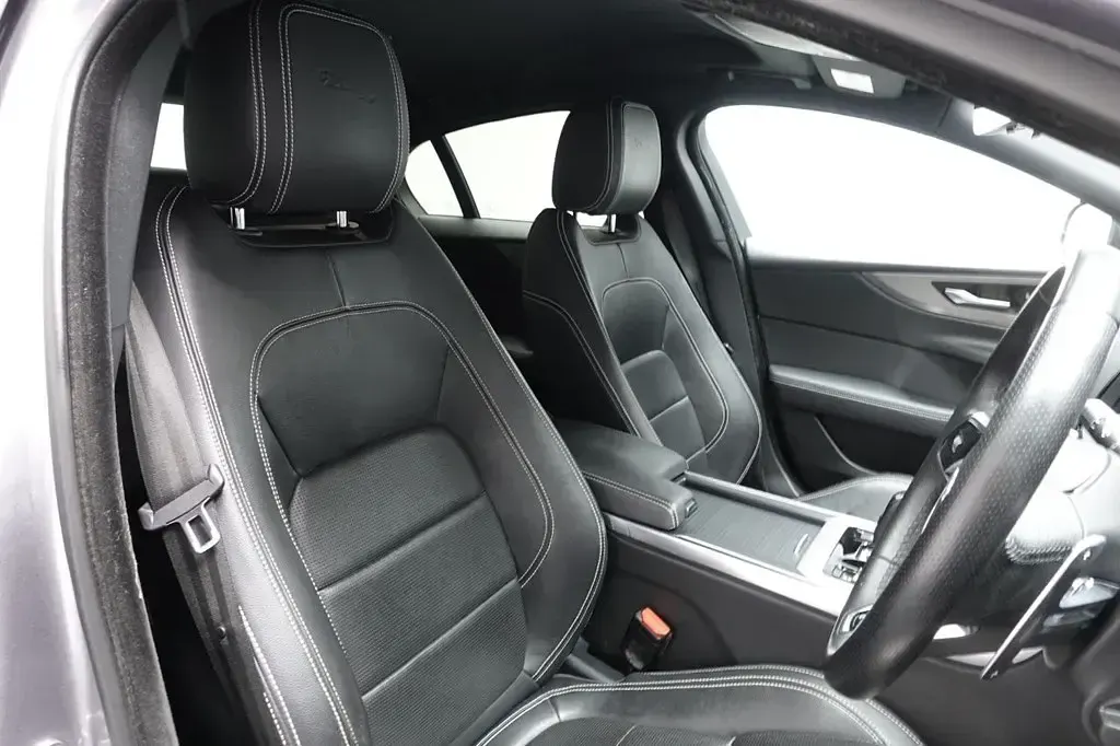 Used Jaguar XE R-Dynamic 250 HP (183 kW) 2019 Grey Sedan