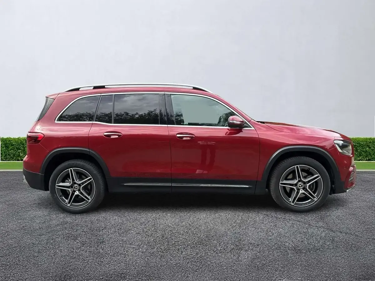Used Mercedes GLB200 Executive 163 HP (119 kW) 2025 Red SUV