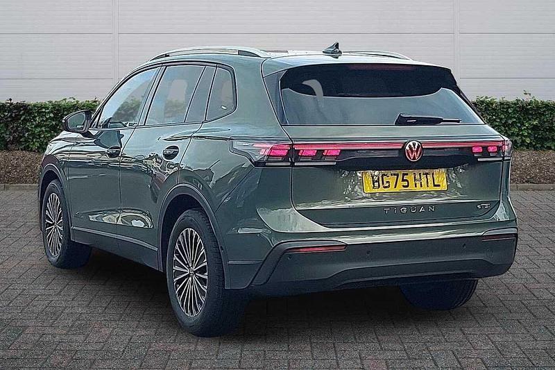 New VW Tiguan Match 150 HP (110 kW) 2026 Cipressino green SUV