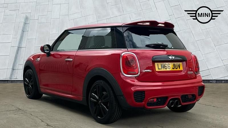 Gebraucht Mini Cooper S Hatch 207 PS (152 kW) 2016 Rot Kleinwagen