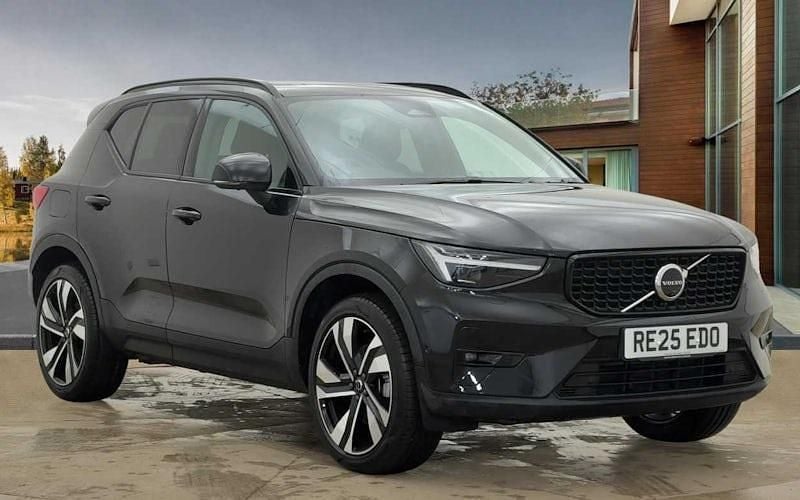 Used 2025 Volvo XC40 Ultra SUV | £31,590 (Good price) - Image 1/4