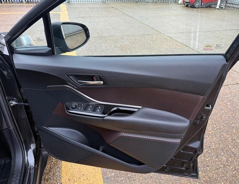 Used Toyota C-HR 2017 Black SUV