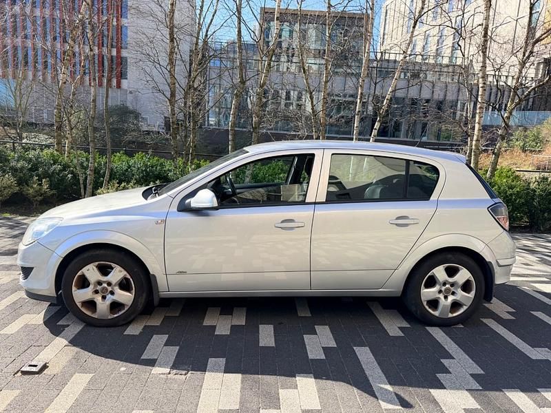 Used Vauxhall Astra Active 2010 Silver Hatchback