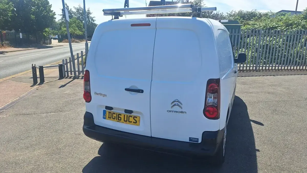 Used Citroën Berlingo 75 HP (55 kW) 2016 White MPV