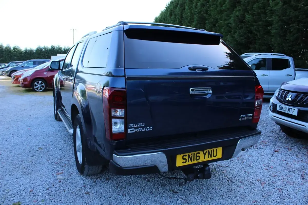 Used Isuzu D-Max 161 HP (118 kW) 2016 Blue Pickup