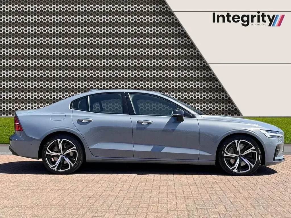 Used Volvo S60 Ultimate 250 HP (183 kW) 2023 Grey Sedan