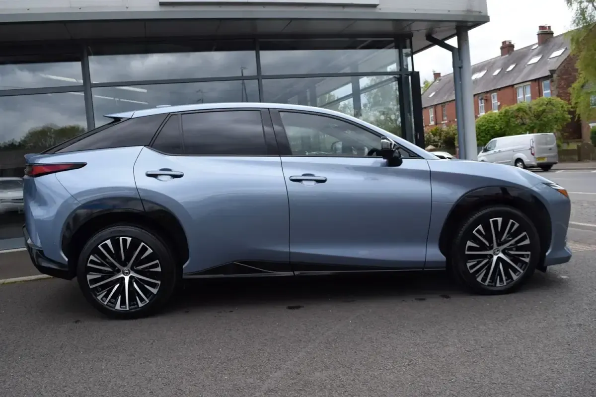 Usado Lexus RZ 450e 230 kW (313 CV) 2024 Azul SUV
