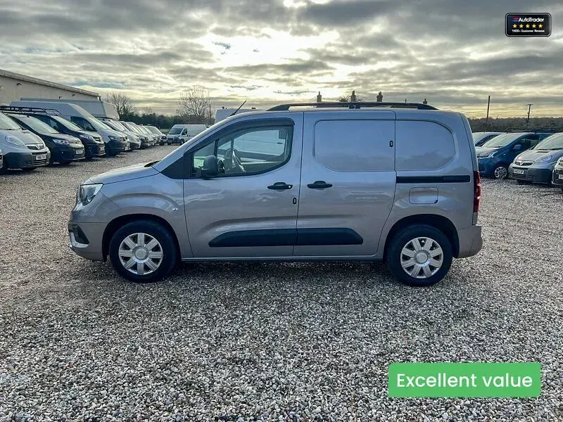 Second-hand Vauxhall Combo Sportive 100 CP (73 kW) 2019 Gri Van
