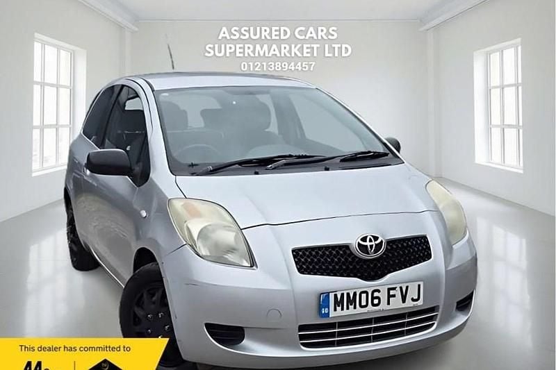 Silver Used 2006 Toyota Yaris T2 Hatchback | £1,985 (Fair price) - Image 1/1