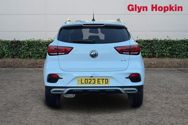 Used MG ZS Exclusive 111 HP (81 kW) 2023 White Hatchback