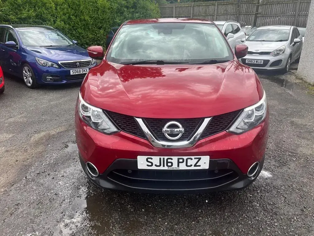 Used Nissan Qashqai Acenta 110 HP (80 kW) 2016 Red SUV
