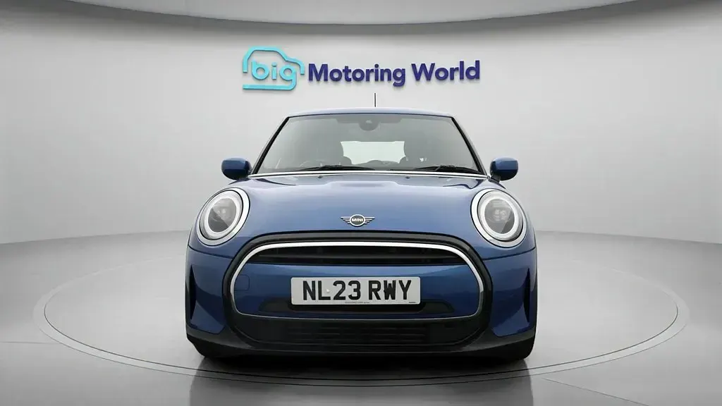 Używany Mini Cooper Exclusive 136 KM (100 kW) 2023 Niebieski Hatchback