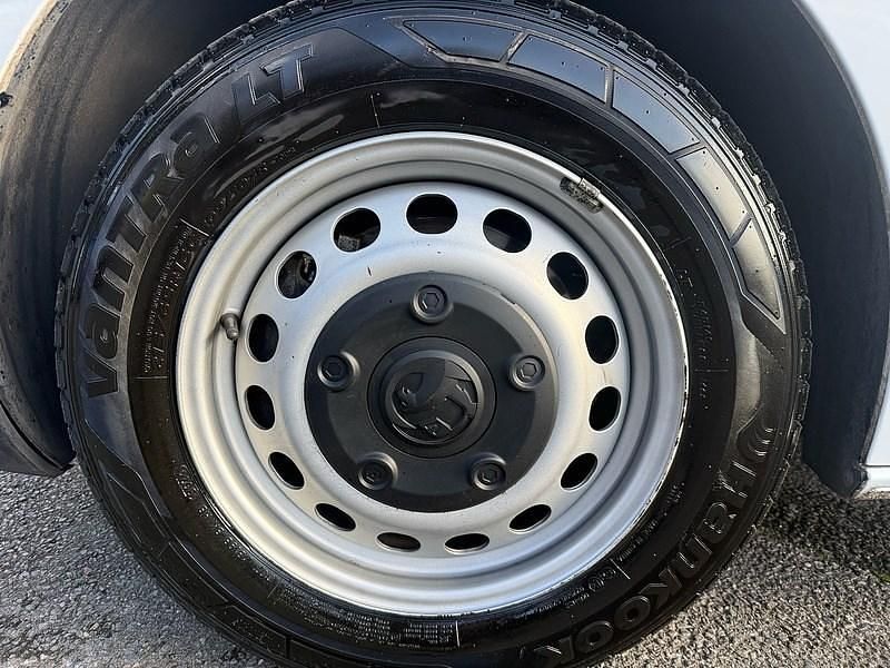 Used Vauxhall Vivaro 100 HP (73 kW) 2023 White MPV