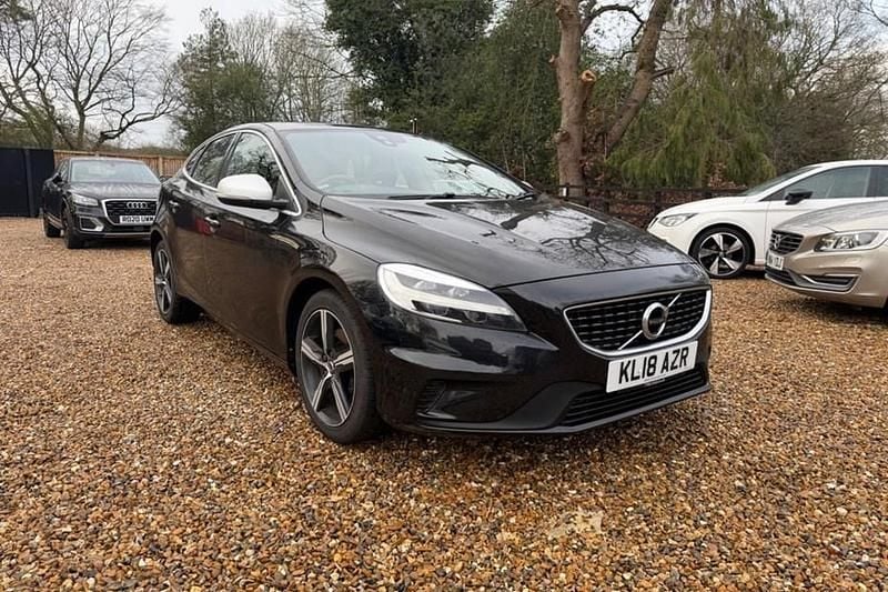 Used Volvo V40 R-Design 122 HP (89 kW) 2018 Black Hatchback