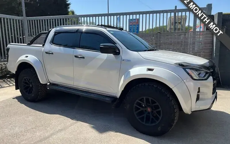 Used Isuzu D-Max 165 HP (121 kW) 2024 Cabriolet