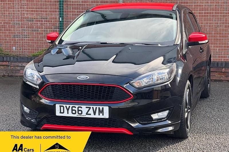 Used Ford Focus Zetec 182 HP (133 kW) 2016 Black Hatchback