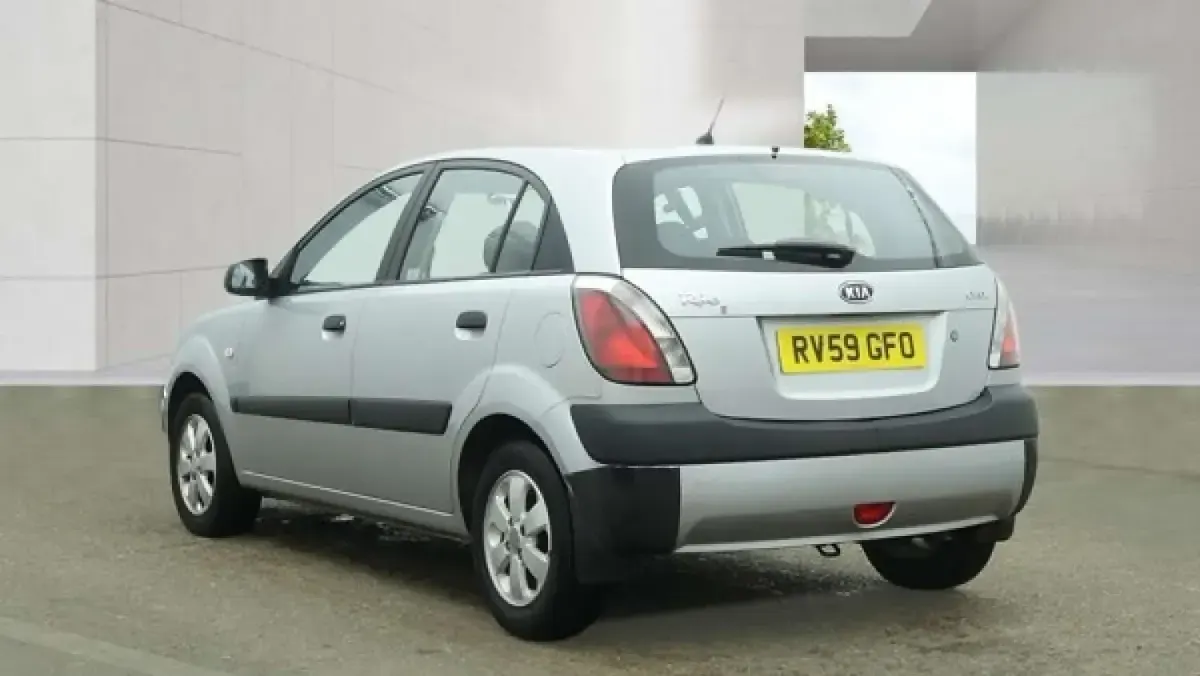 Used Kia Rio 108 HP (79 kW) 2009 Silver Hatchback