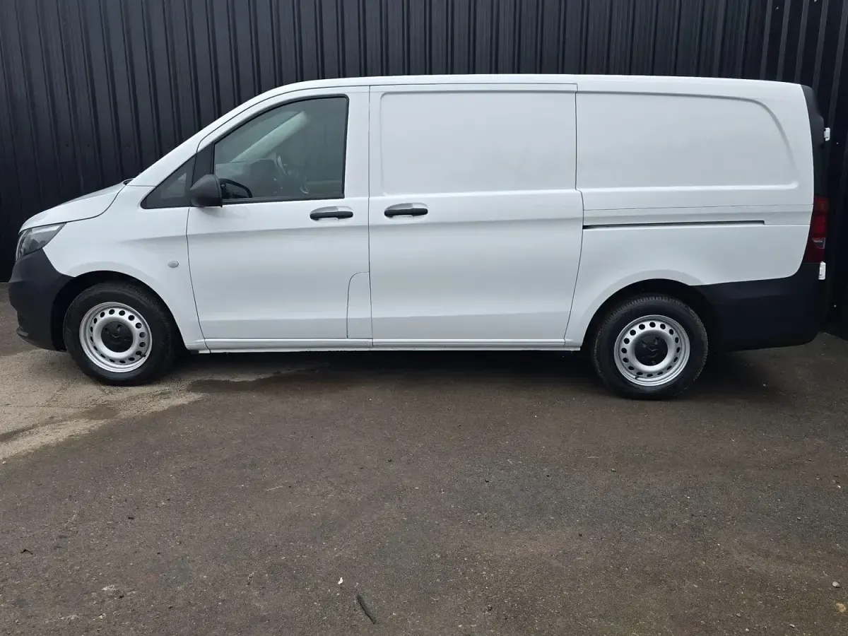 Begagnad Mercedes Vito Progressive 2022 Vit Van