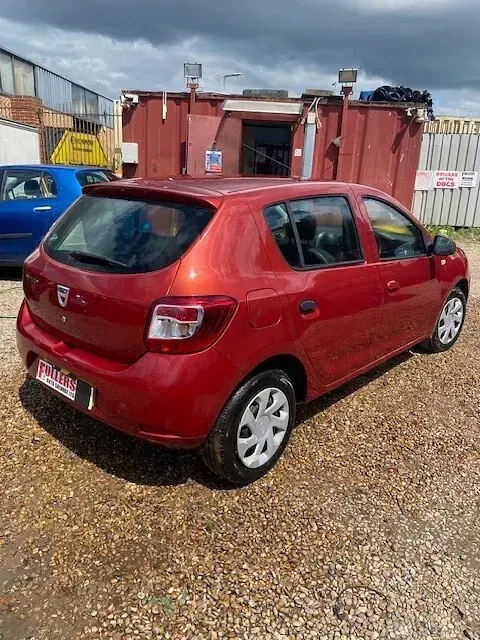 Used Dacia Sandero Lauréate 75 HP (55 kW) 2013 Red Hatchback