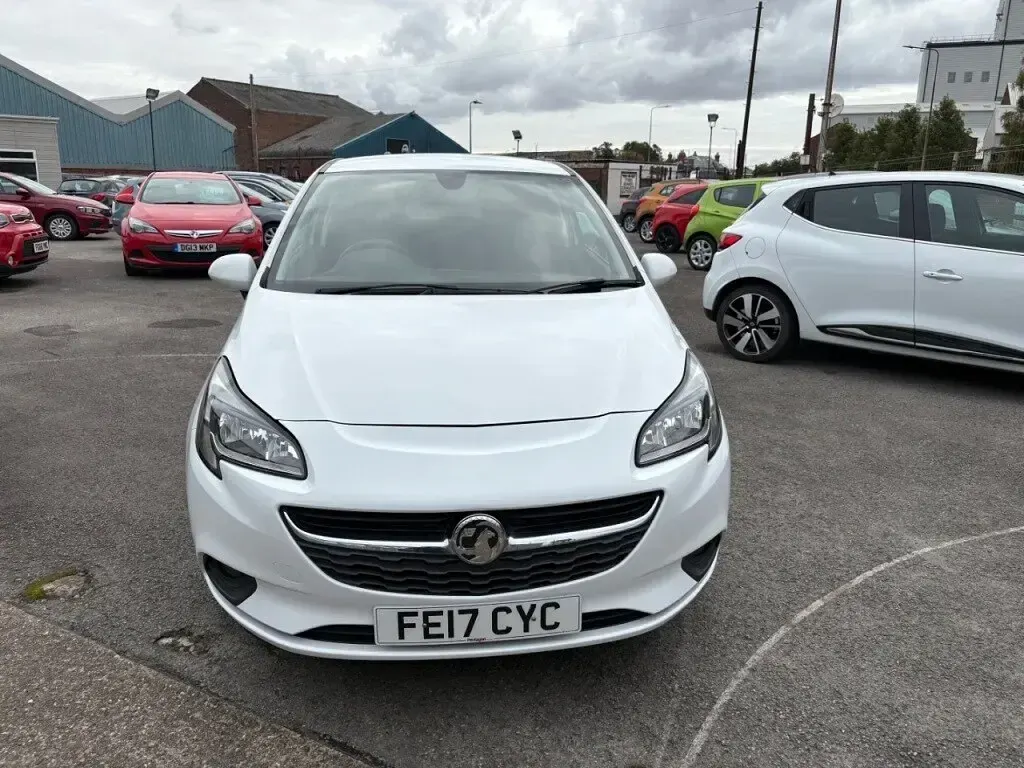 Used Vauxhall Corsa 75 HP (55 kW) 2017 White Hatchback