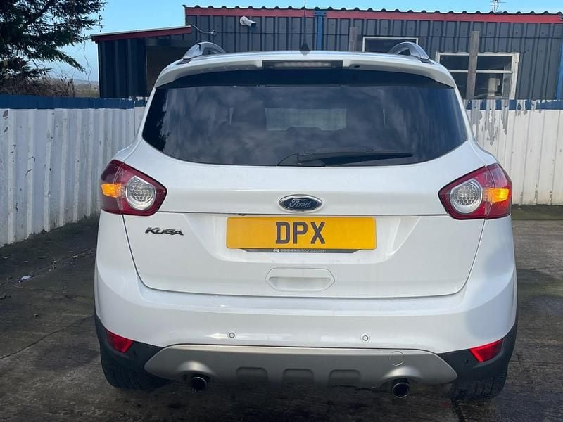 Usado Ford Kuga Titanium 163 HP (119 kW) 2011 Branco SUV