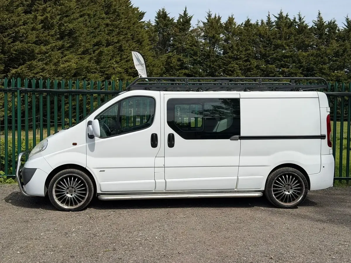 Used Vauxhall Vivaro Sportive 115 HP (84 kW) 2012 White MPV