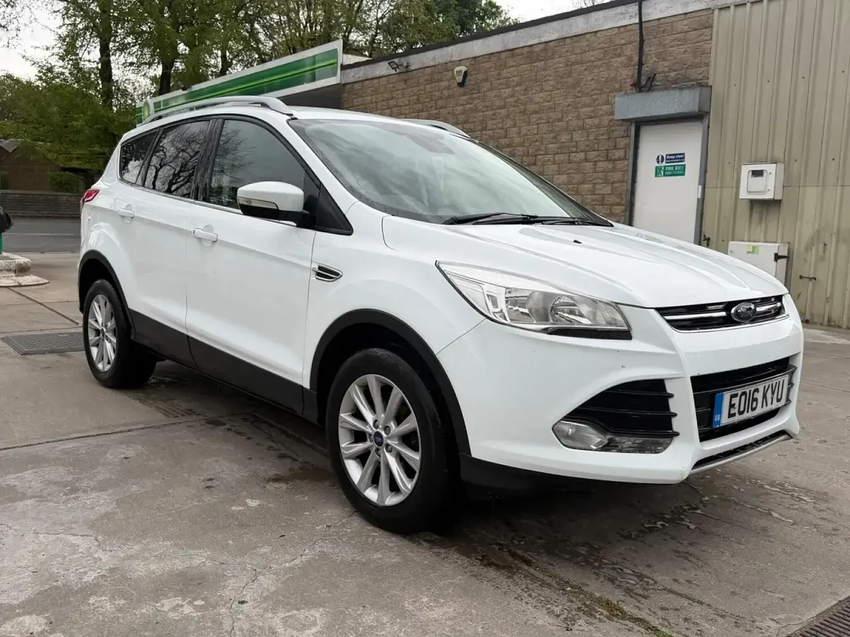 Used Ford Kuga Titanium 150 HP (110 kW) 2016 White SUV