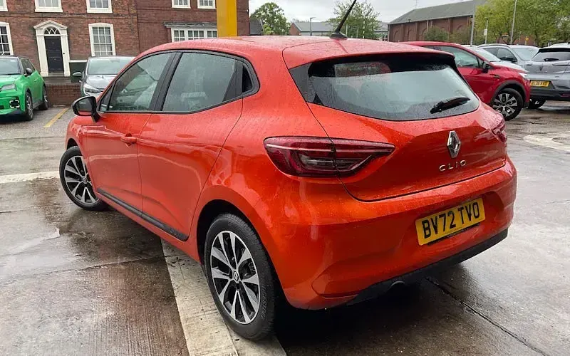 Used Renault Clio Evolution 90 HP (66 kW) 2022 Orange Hatchback
