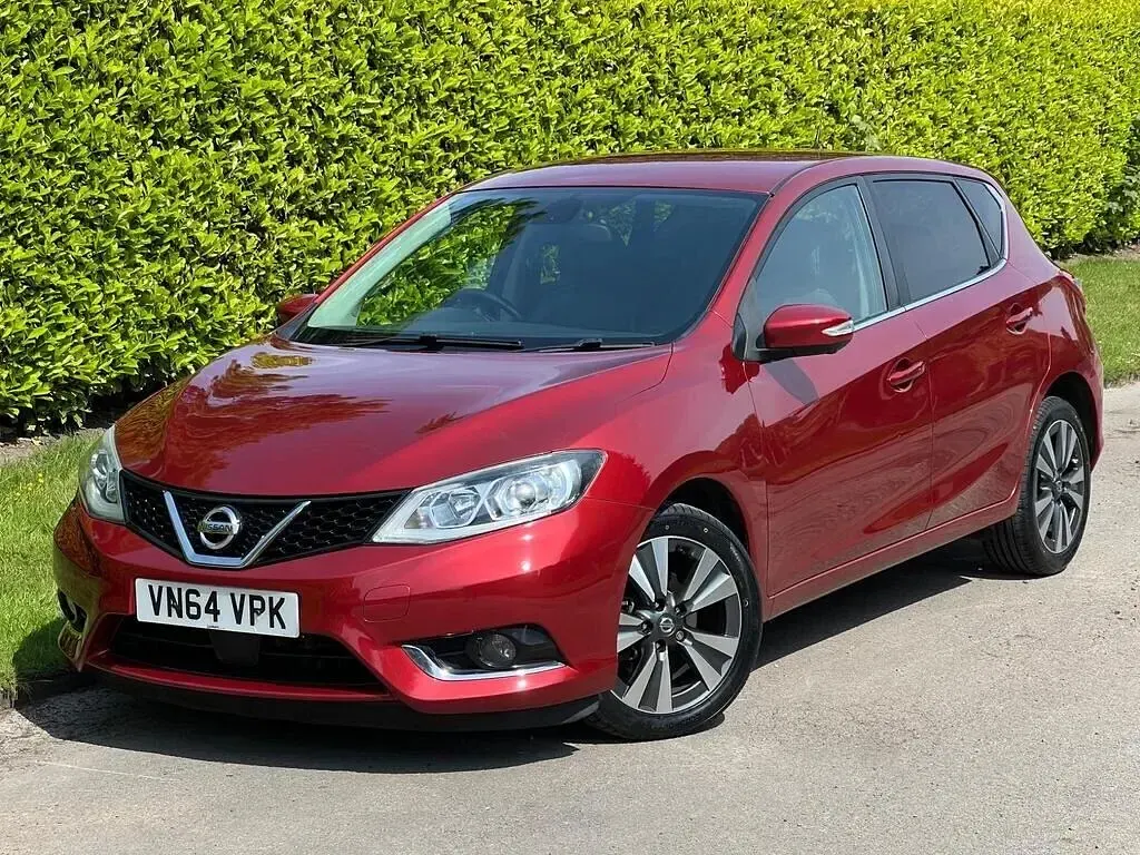 Used Nissan Pulsar Tekna 2014 Red Hatchback