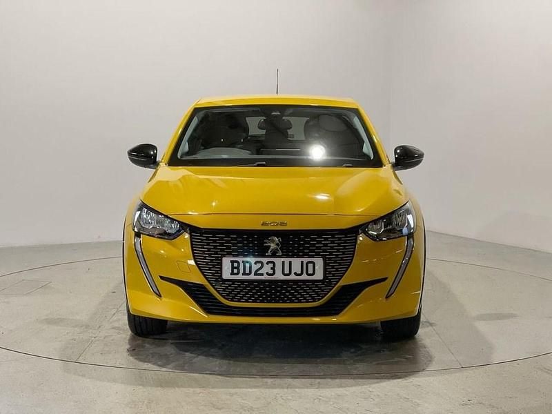 Used Peugeot e-208 Allure+ 100 kW (136 HP) 2023 Yellow Hatchback