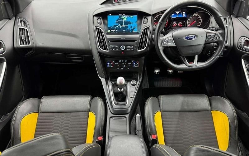 Used Ford Focus ST 250 HP (183 kW) 2017 Hatchback