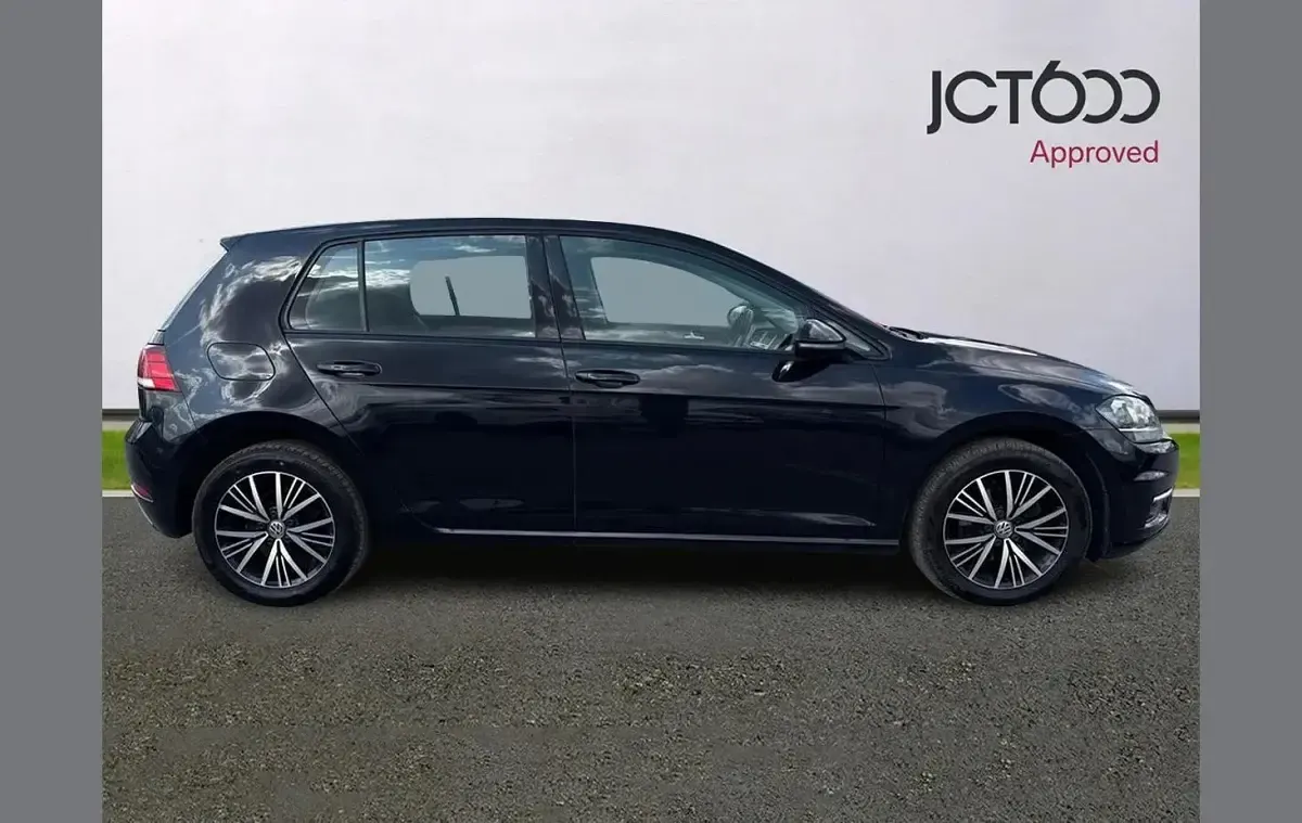 Used VW Golf VII SE 113 HP (83 kW) 2018 Black Hatchback