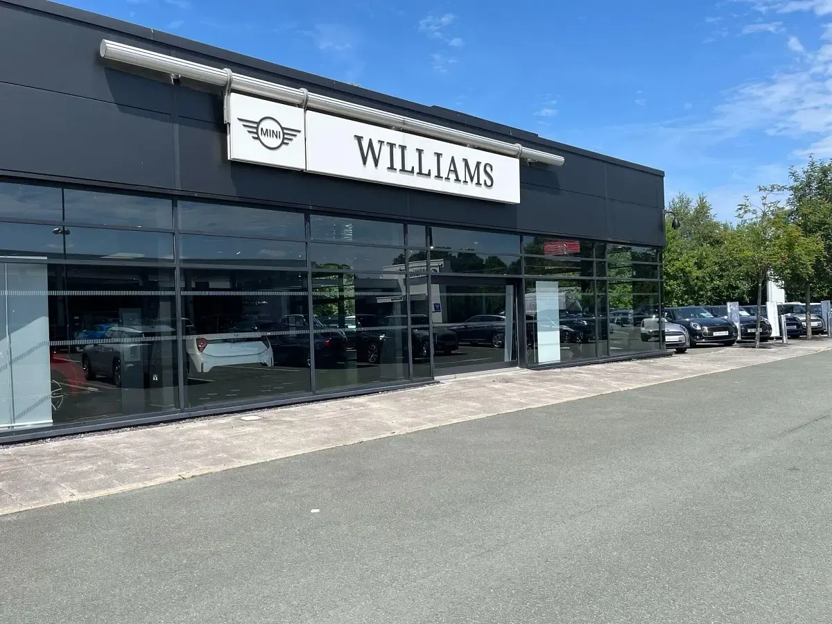 Gebraucht Mini Cooper Hatch 134 PS (98 kW) 2016 Blau Kleinwagen