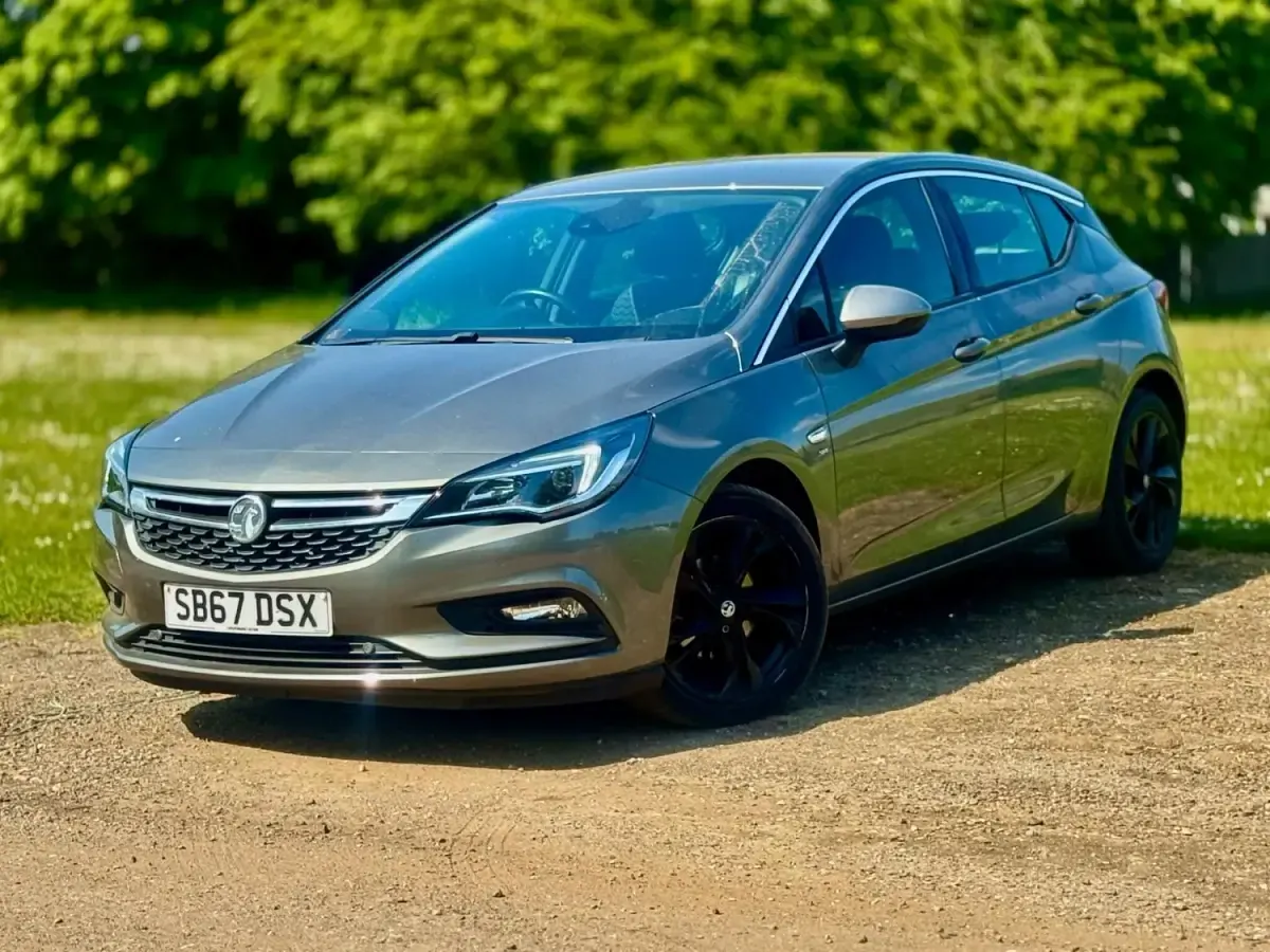 Używany Vauxhall Astra SRi 150 KM (110 kW) 2018 Szary Hatchback