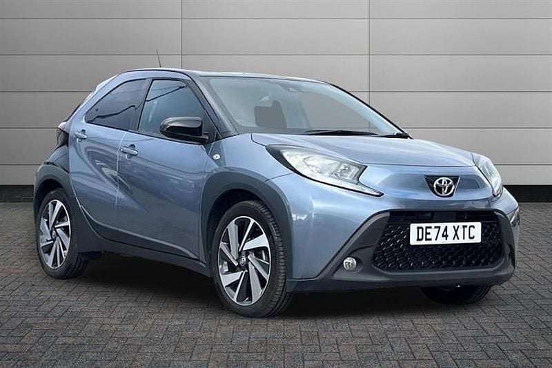 Used Toyota Aygo X 72 HP (52 kW) 2024 Persian salt with black SUV
