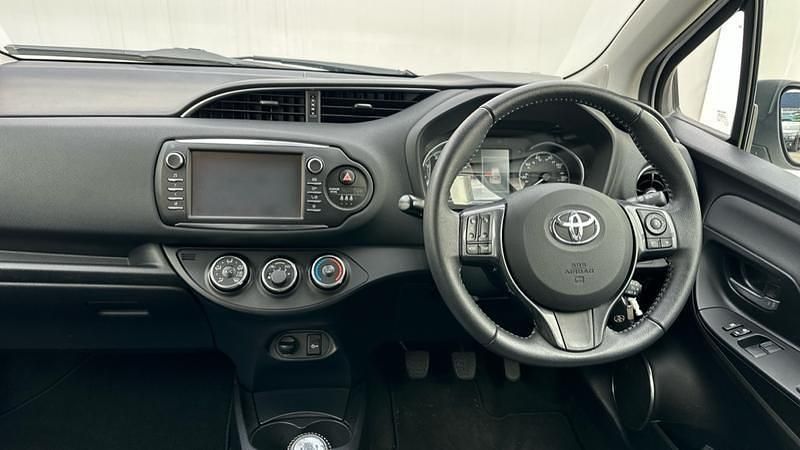 Used Toyota Yaris 111 HP (81 kW) 2020 White Hatchback