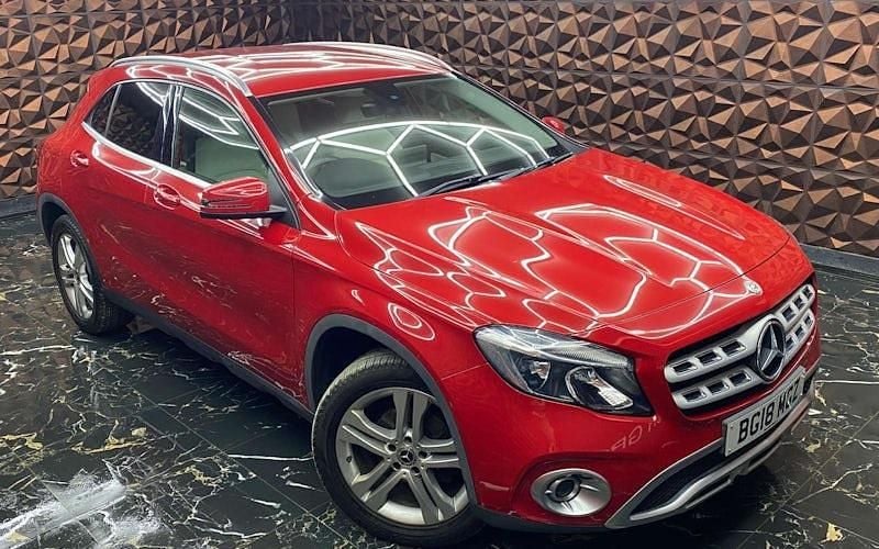 Used Mercedes GLA200 156 HP (114 kW) 2018 Red SUV