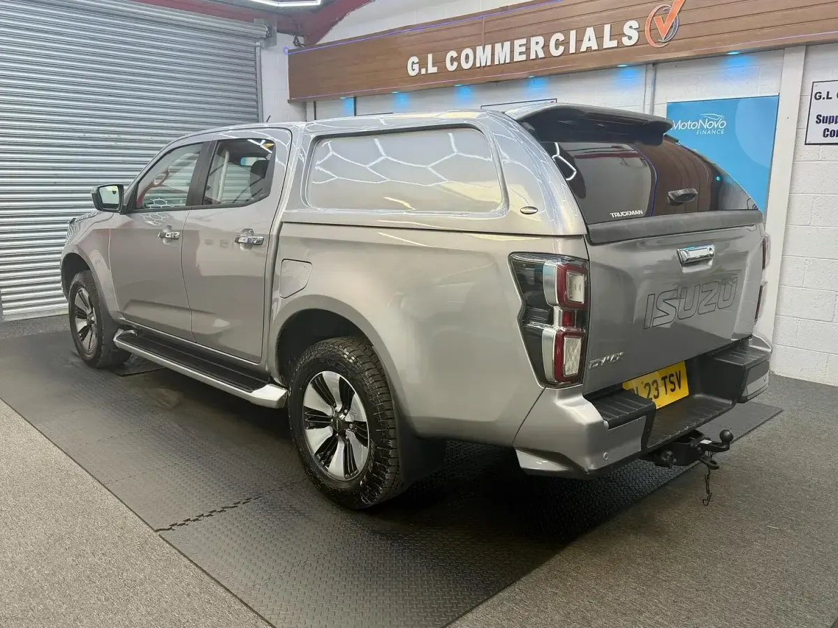 Used Isuzu D-Max 164 HP (120 kW) 2023 Silver Pickup