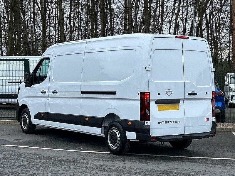 New Nissan Interstar Acenta 150 HP (110 kW) 2025 White Van