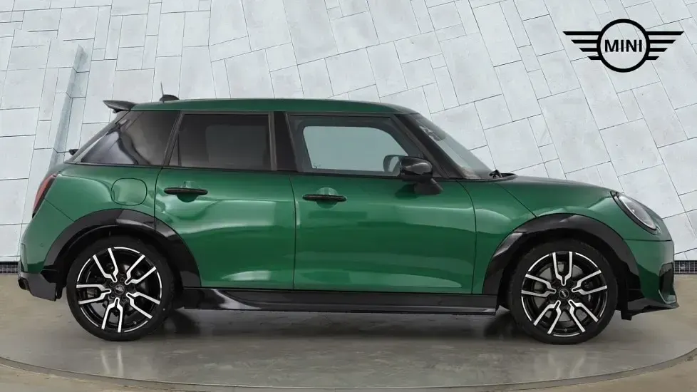 Used Mini Cooper Hatch 113 kW (154 HP) 2025 Green Hatchback